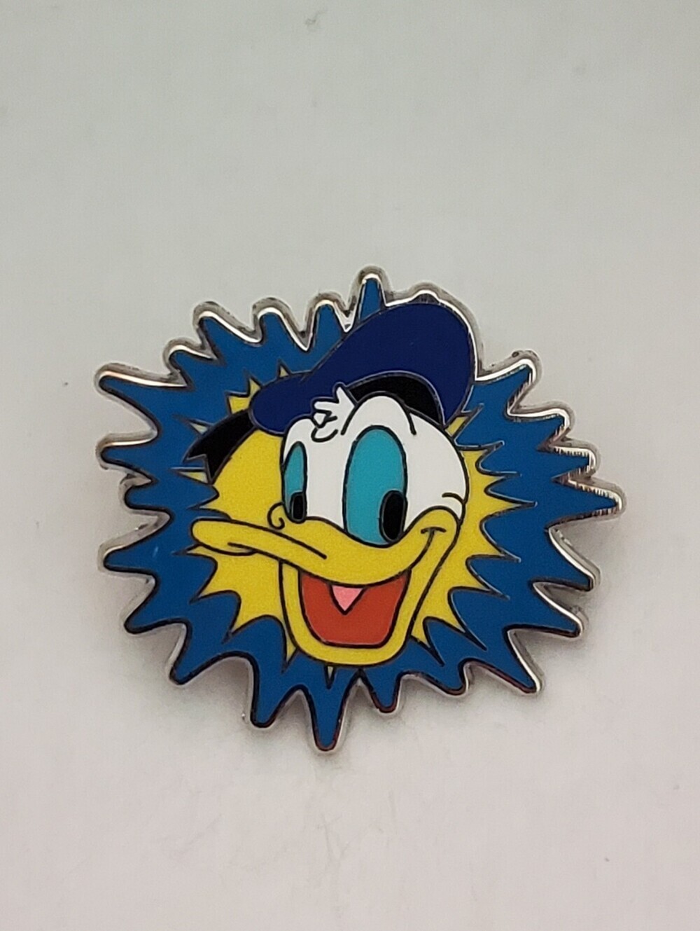Disney Pin Trading Donald Duck Starburst Mickey & Friends Collection Pin